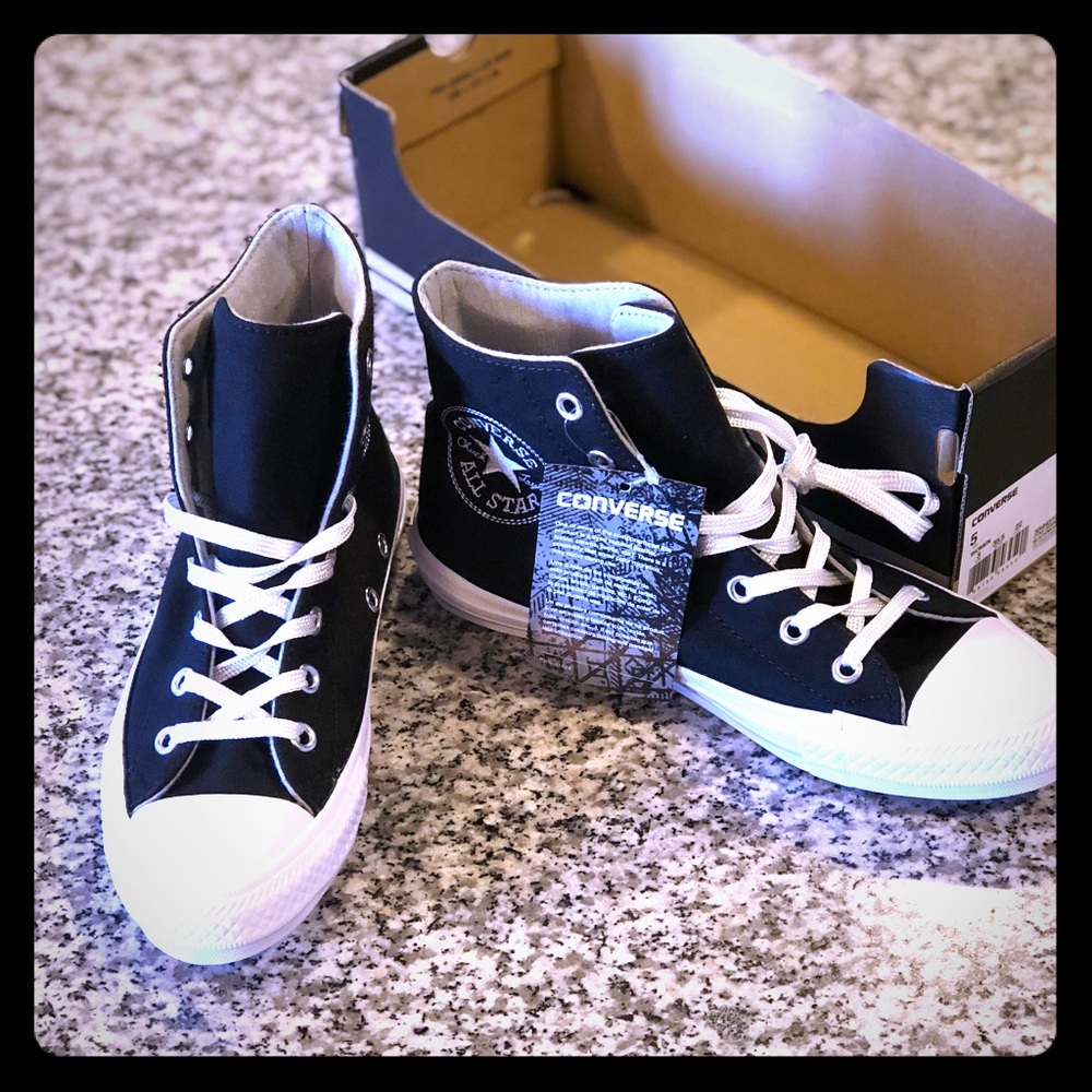 Converse *brand new*